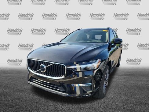 Used 2022 Volvo XC60 B5 Momentum w/ Advanced Package FWD image 4