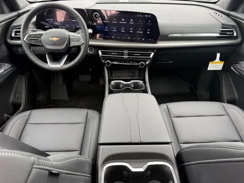 New 2026 Chevrolet Traverse LT w/ Sun and Wheel Package FWD image 8