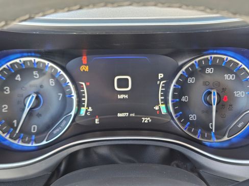 Used 2019 Chrysler Pacifica Touring-L w/ Advanced Safetytec Group FWD image 21