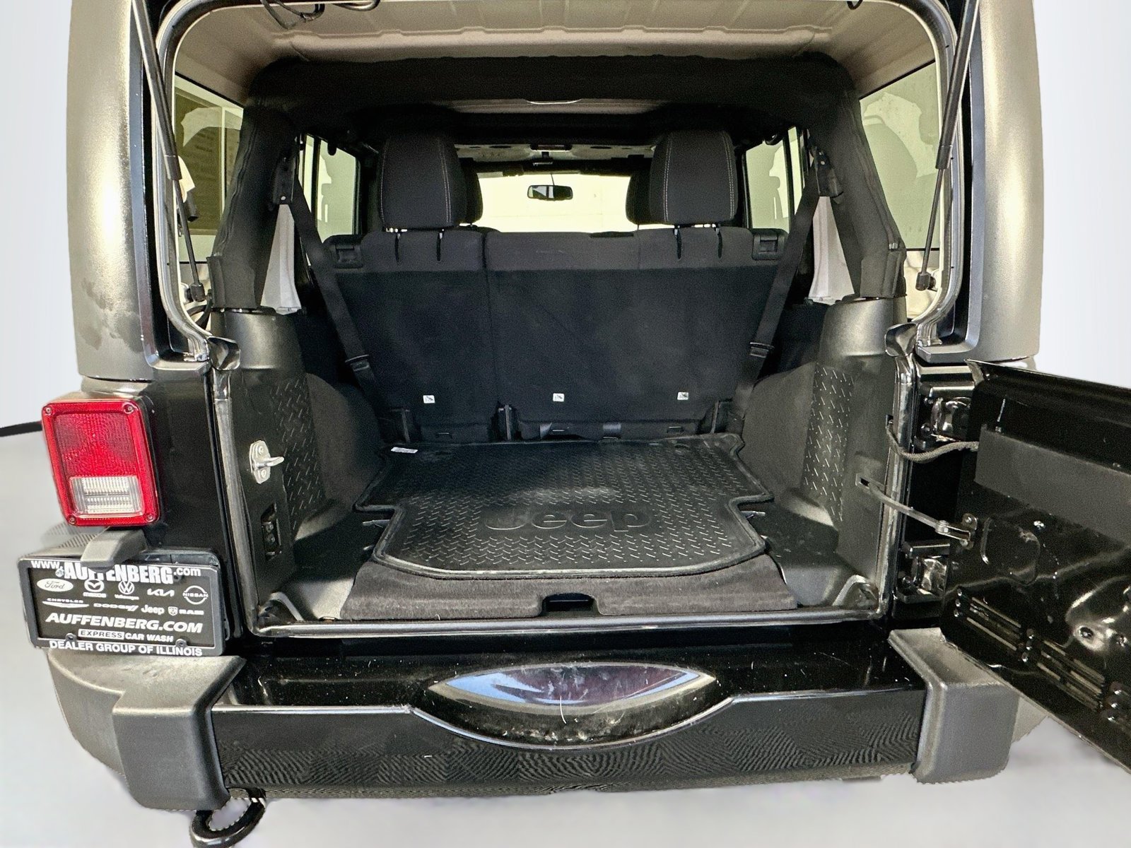 Used 2017 Jeep Wrangler Unlimited Sahara AWD/4WD image 21