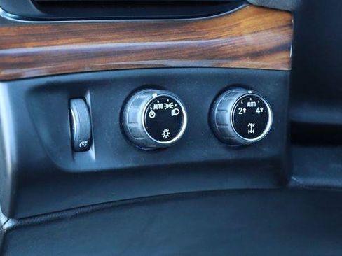Used 2015 Cadillac Escalade Luxury AWD/4WD image 33