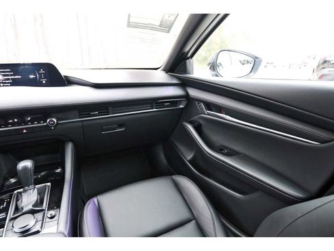 Certified 2025 MAZDA MAZDA3 s Sport image 8