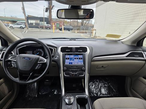 Used 2019 Ford Fusion SE FWD image 13
