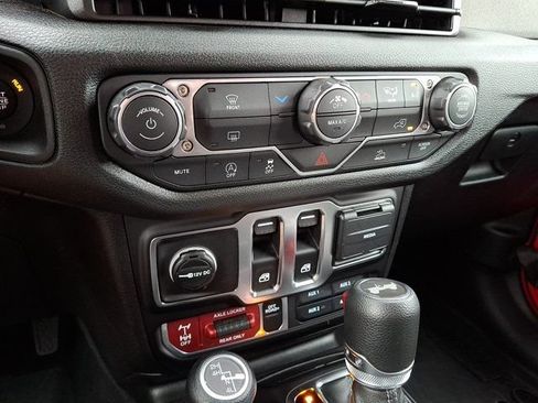 Certified 2026 Jeep Wrangler Sport AWD/4WD image 17