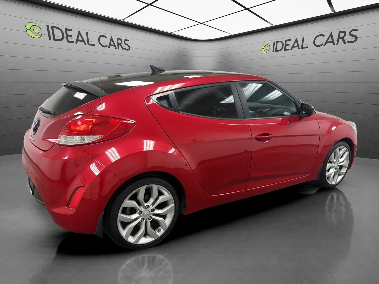 Used 2013 Hyundai Veloster w/ Style Pkg FWD image 5
