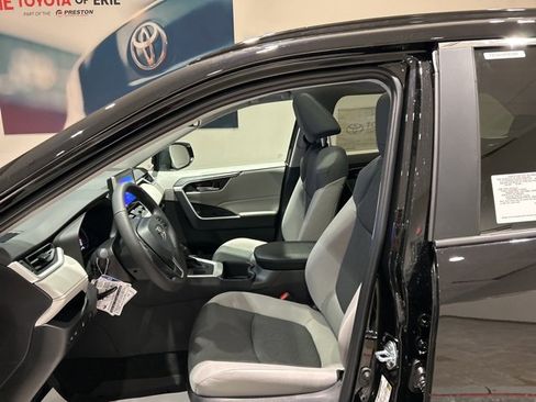New 2025 Toyota RAV4 XLE image 15