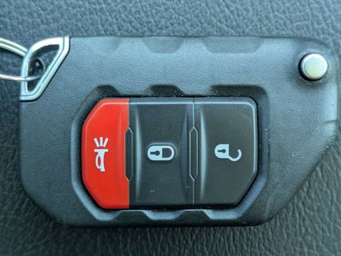 Used 2023 Jeep Wrangler Unlimited Sahara AWD/4WD image 33