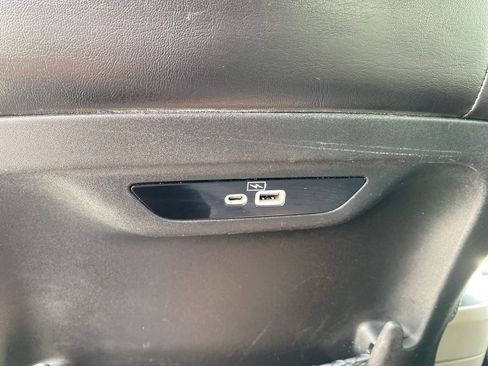 Used 2023 Chrysler Pacifica Touring-L image 21