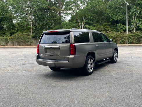 Used 2017 Chevrolet Suburban Premier RWD image 5