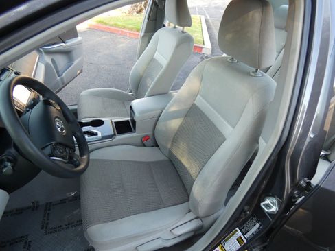 Used 2013 Toyota Camry LE image 54