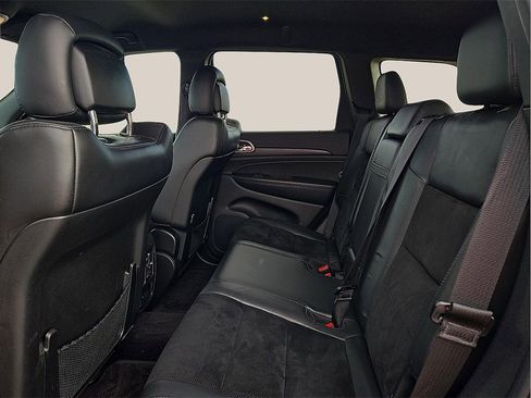 Used 2017 Jeep Grand Cherokee Altitude image 9