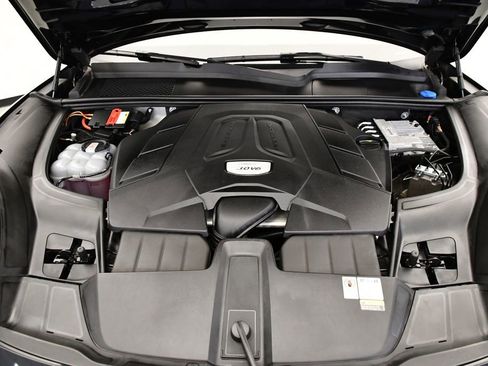 Used 2022 Porsche Cayenne Platinum Edition image 12