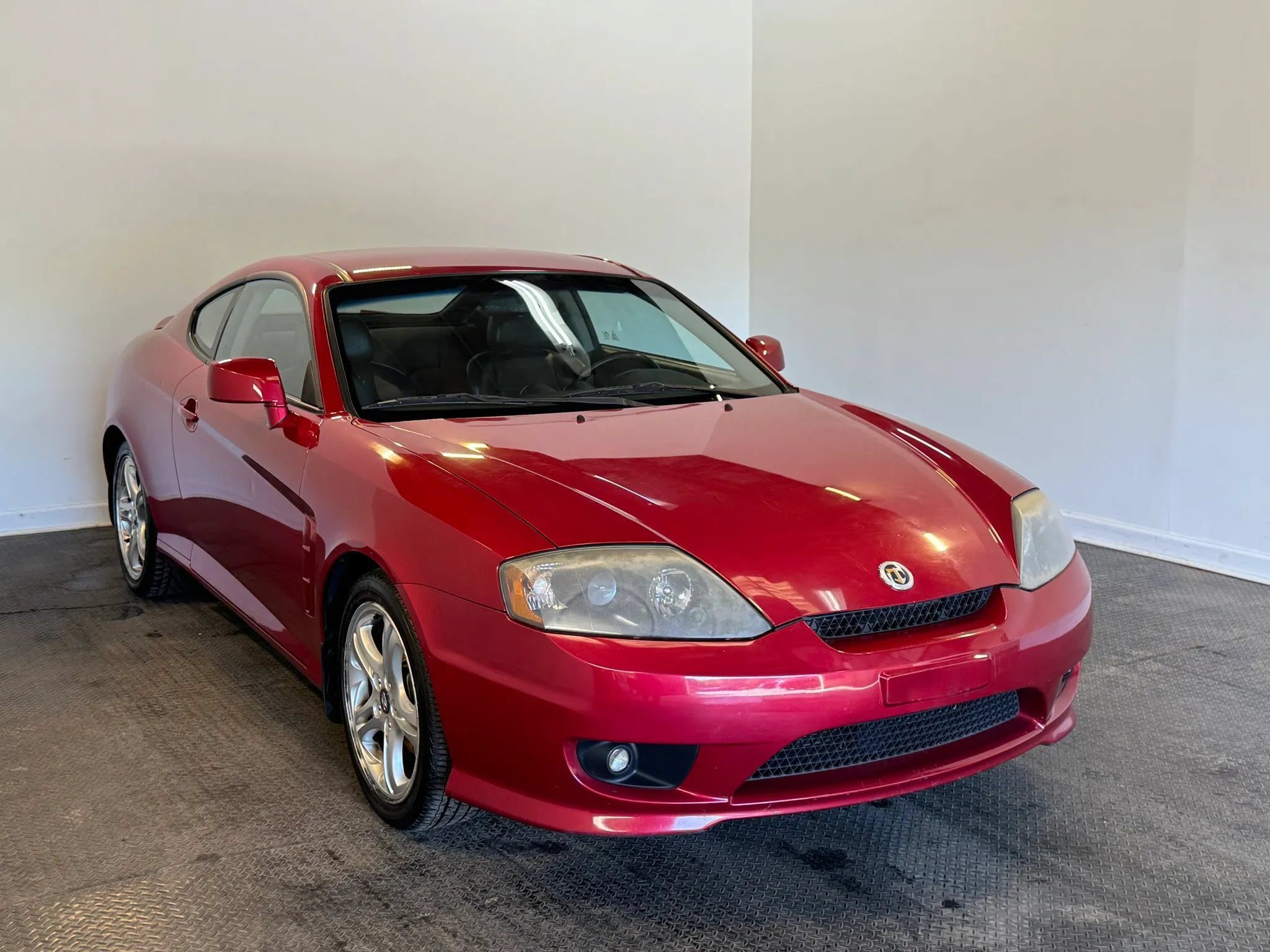 Used 2005 Hyundai Tiburon GT FWD image 3