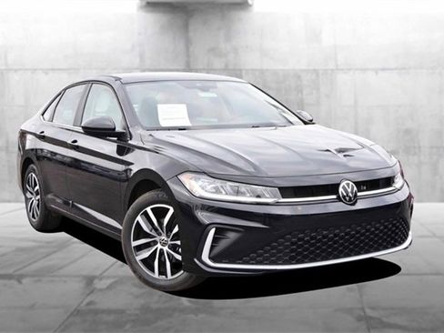 Certified 2025 Volkswagen Jetta SE w/ Sunroof Package image 2