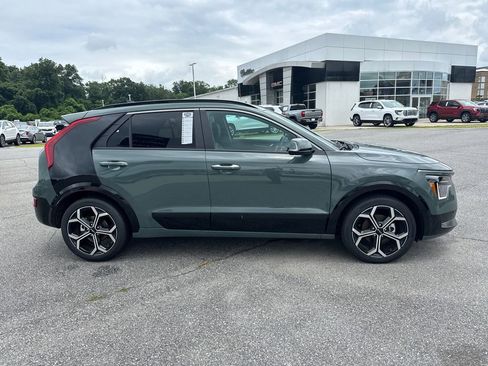 New 2025 Kia Niro SX Touring image 2
