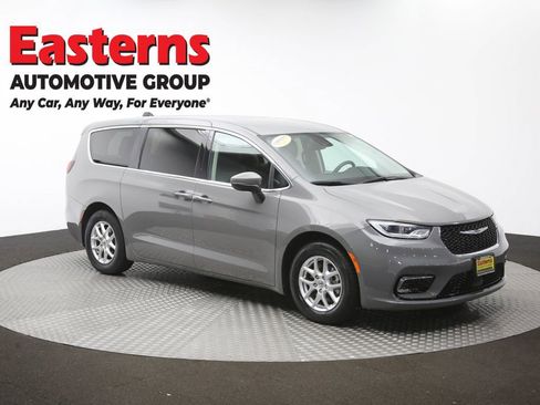 Used 2023 Chrysler Pacifica Touring-L FWD image 51