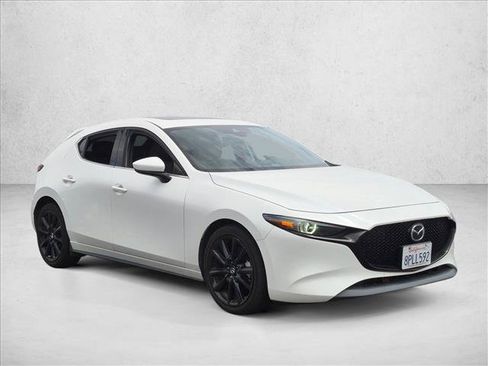Used 2020 MAZDA MAZDA3 Hatchback w/ Premium Package FWD image 4