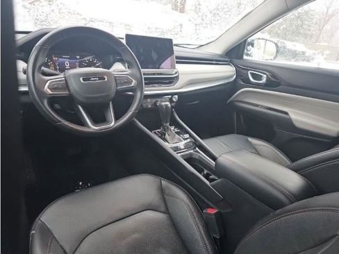 Used 2022 Jeep Compass Limited image 9