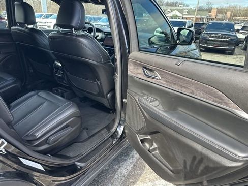 Certified 2024 Jeep Grand Cherokee L Limited w/ Luxury Tech Group II AWD/4WD image 8