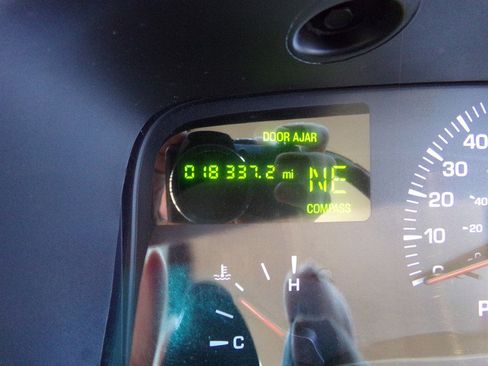 Used 2002 Lincoln Town Car Signature image 39