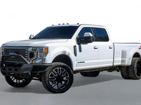 Used 2022 Ford F350 Lariat image 4
