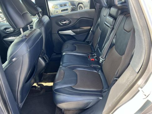 Used 2018 Jeep Cherokee Limited w/ Luxury Group image 20