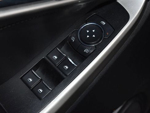 Used 2022 Ford Explorer XLT w/ Equipment Group 202A image 5