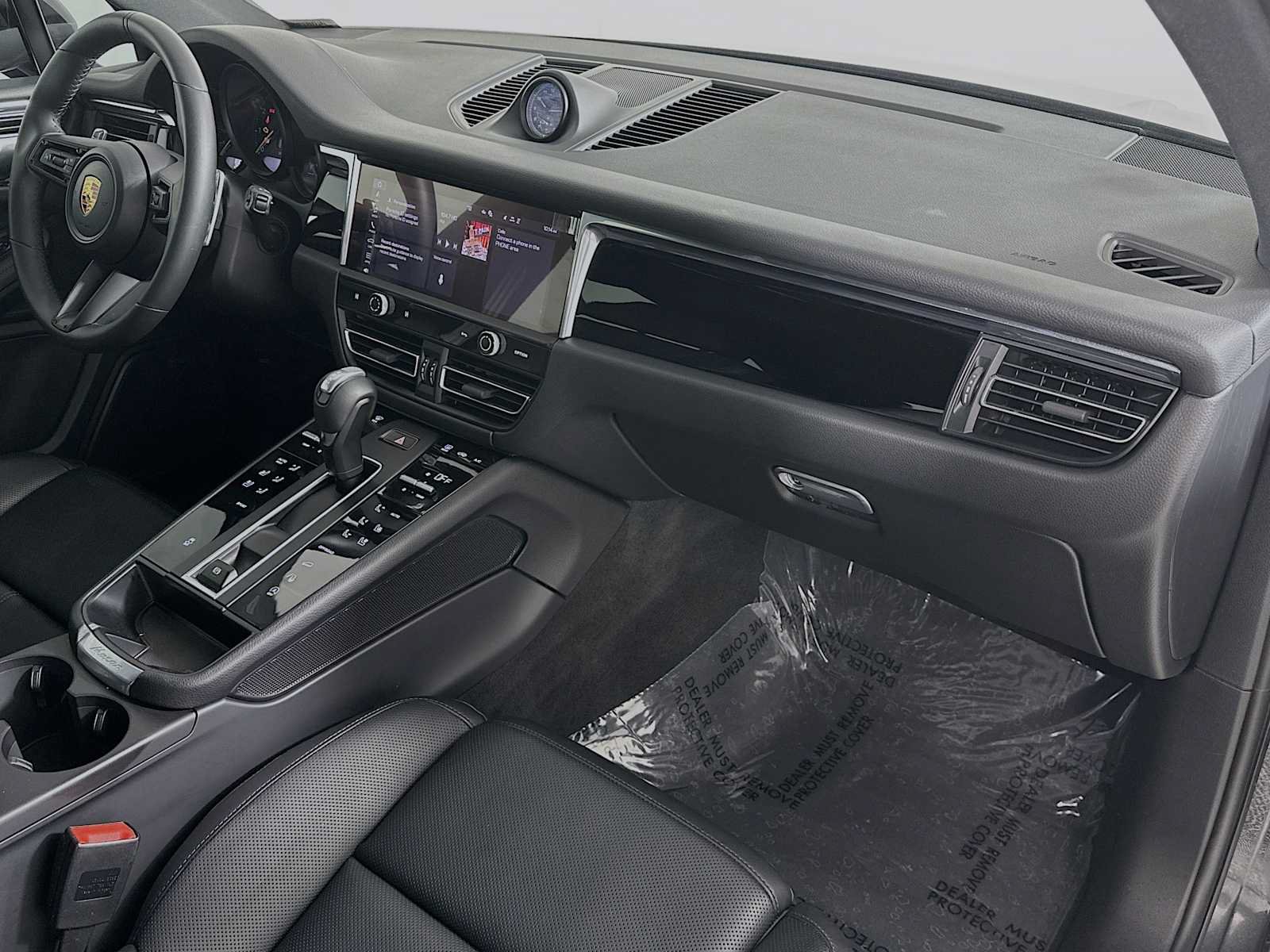 Certified 2026 Porsche Macan AWD/4WD image 30