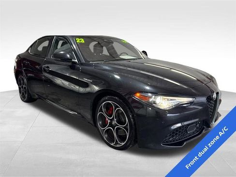 Used 2023 Alfa Romeo Giulia Veloce image 3