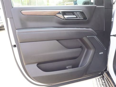 Used 2025 Chevrolet Tahoe High Country image 12