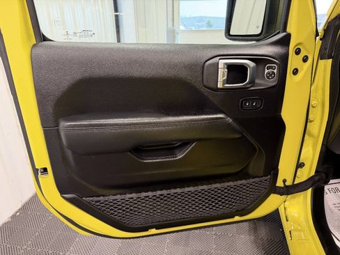 Used 2023 Jeep Wrangler Unlimited Sahara AWD/4WD image 24