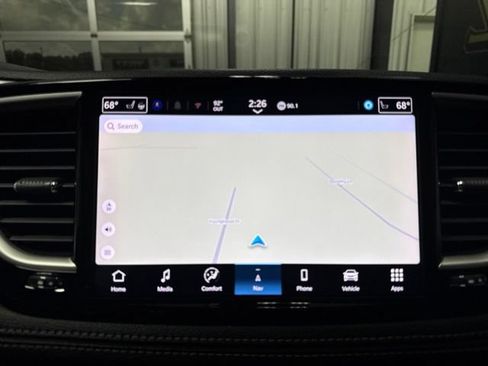 Used 2024 Chrysler Pacifica Limited FWD image 8