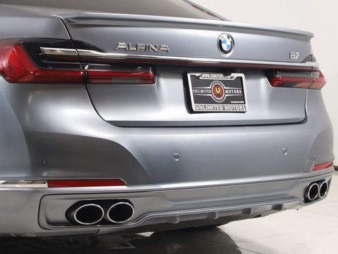 Used 2022 BMW ALPINA B7 xDrive w/ Luxury Rear Seating Package image 40