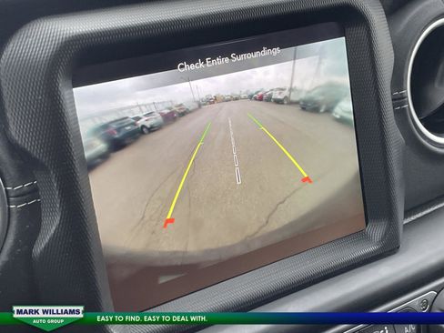 Used 2022 Jeep Wrangler Unlimited Sahara w/ Cold Weather Group image 24