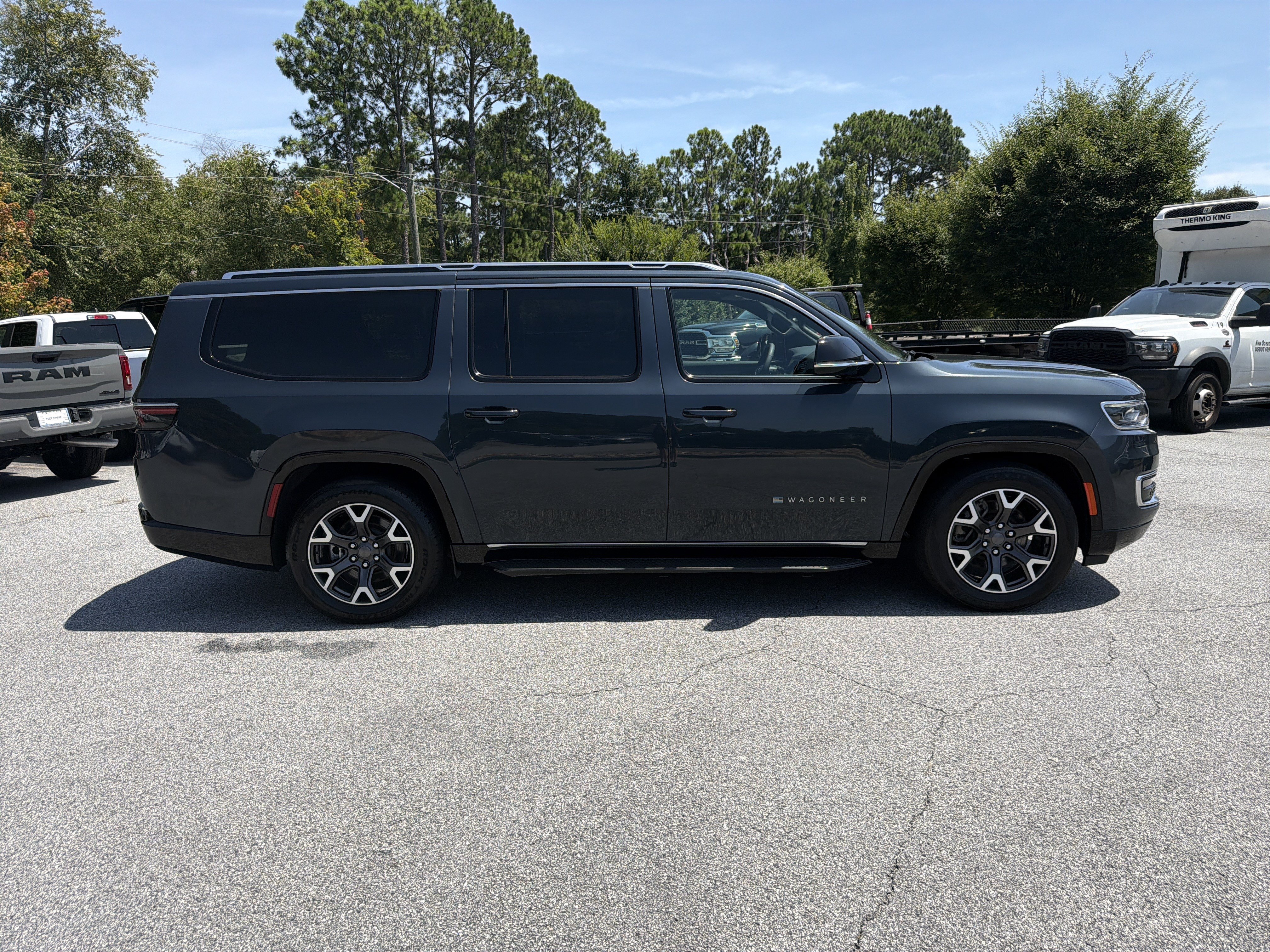 Used 2024 Jeep Wagoneer L Series III w/ Flexible Seating Group AWD/4WD image 9