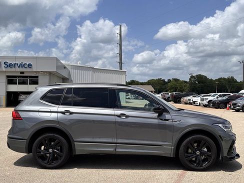 Used 2023 Volkswagen Tiguan SE R-Line FWD image 6