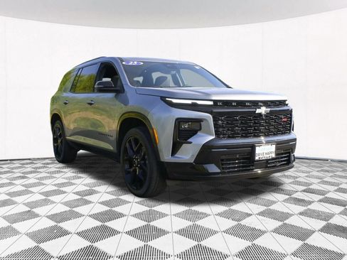 Used 2025 Chevrolet Traverse RS image 17