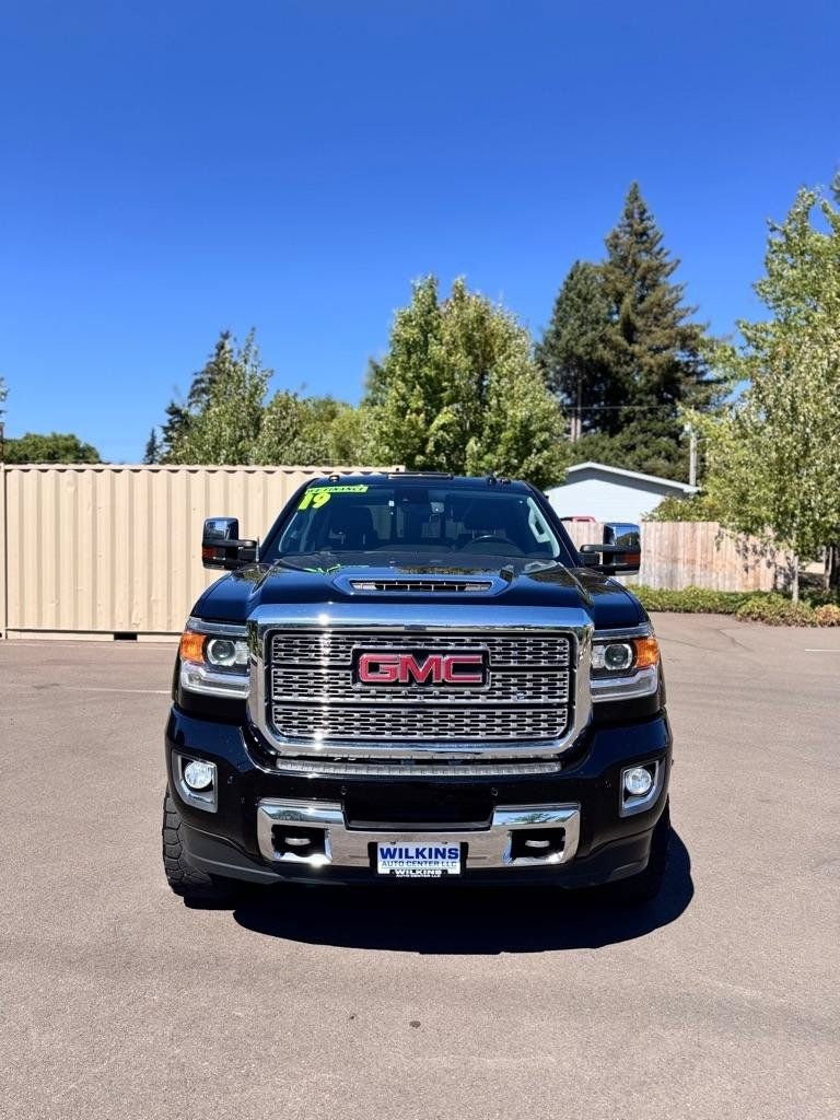Used 2019 GMC Sierra 3500 Denali w/ Duramax Plus Package AWD/4WD image 2