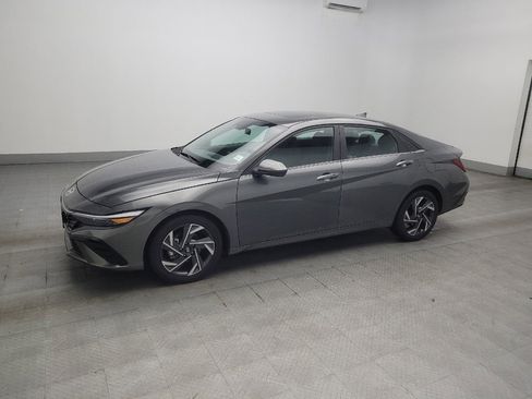 Used 2025 Hyundai Elantra SEL FWD image 2
