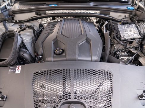 Certified 2025 Porsche Macan image 25