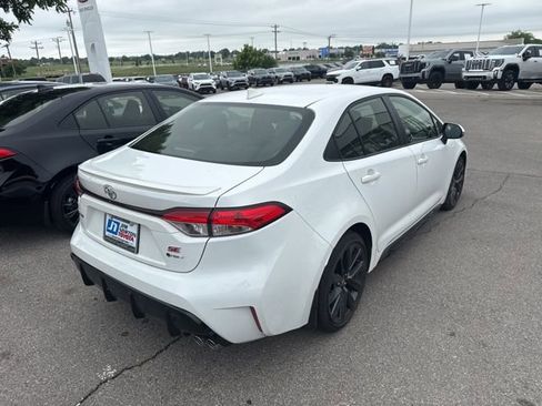 Used 2026 Toyota Corolla SE w/ SE Premium Package FWD image 5