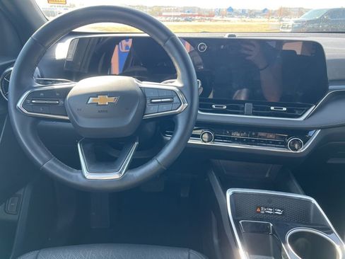 Used 2025 Chevrolet Equinox LT w/ Convenience Package II image 12