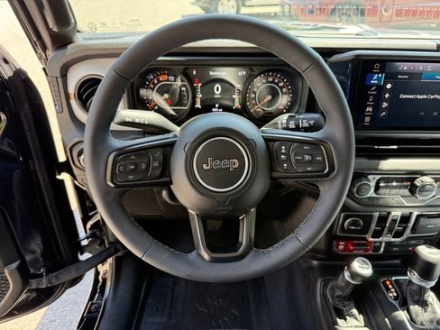 Used 2025 Jeep Wrangler Unlimited Sport AWD/4WD image 6