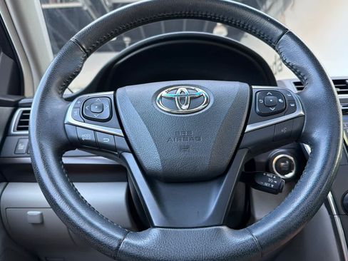 Used 2015 Toyota Camry XLE w/ Moonroof Package FWD image 25