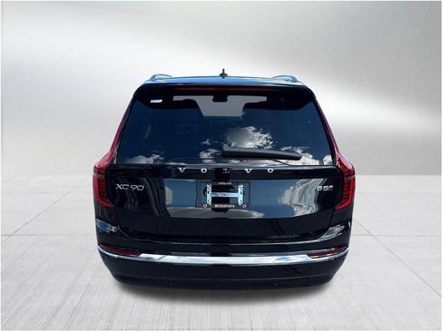 New 2026 Volvo XC90 B5 Core image 5
