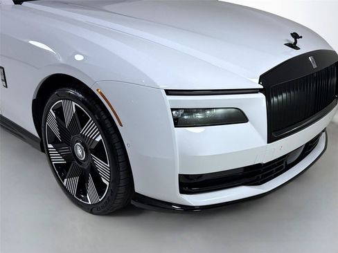 Used 2025 Rolls-Royce Spectre AWD/4WD image 32