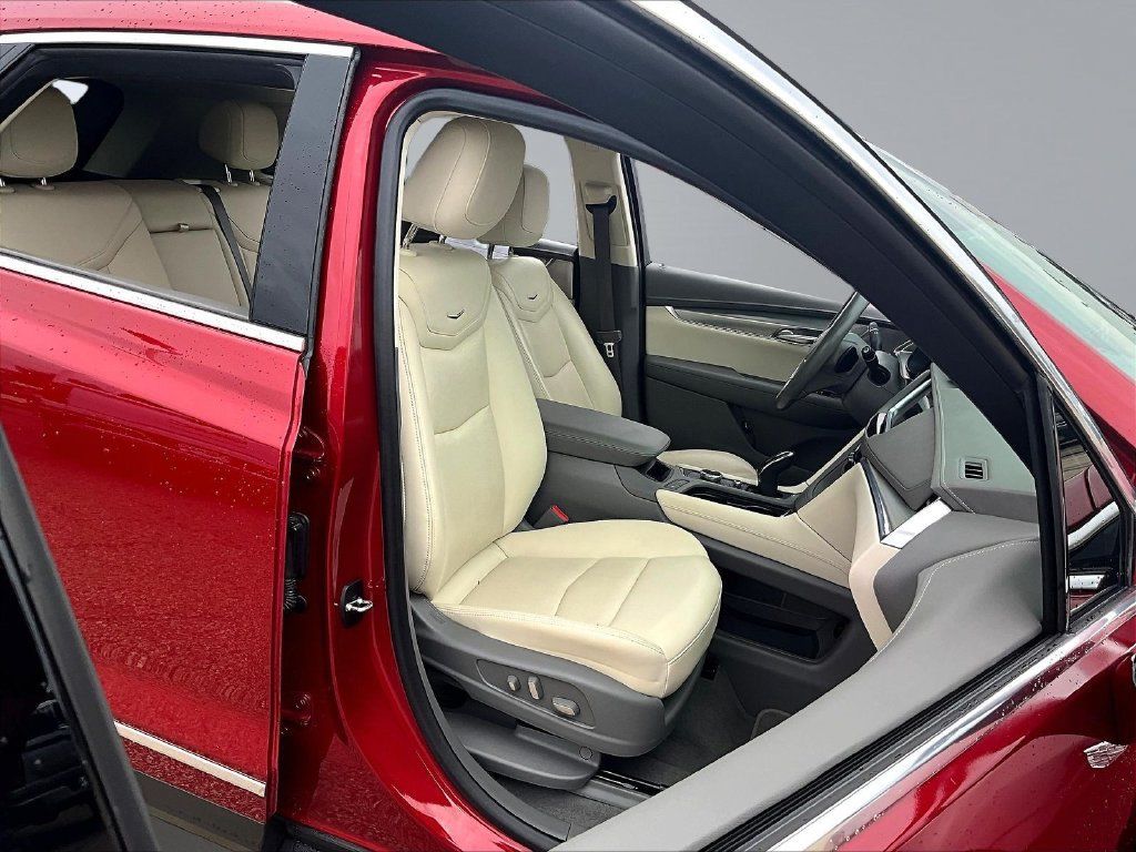 Used 2023 Cadillac XT5 Premium Luxury w/ Technology Package FWD image 31