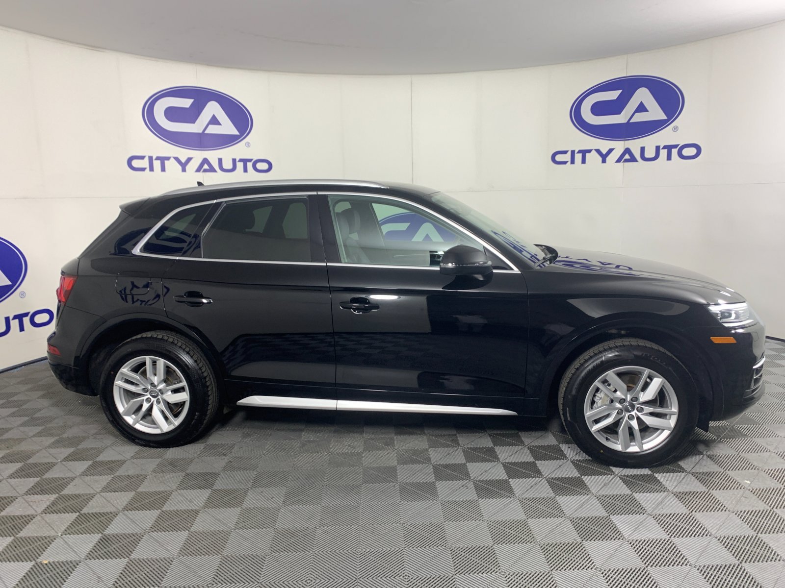 Used 2020 Audi Q5 2.0T Premium AWD/4WD image 2