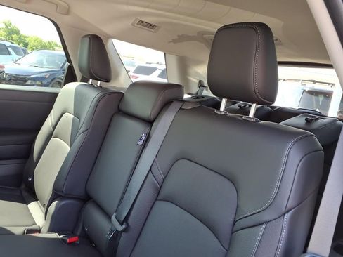 New 2026 Nissan Pathfinder SL FWD image 12