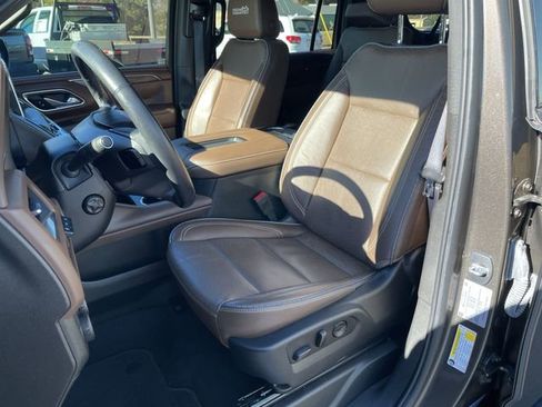 Used 2021 Chevrolet Suburban High Country w/ Premium Package RWD image 19